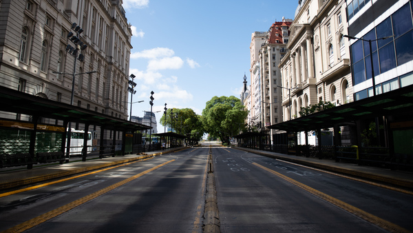 Buenos Aires desierta en el inicio de nuevas duras restricciones - Paraguay Informa