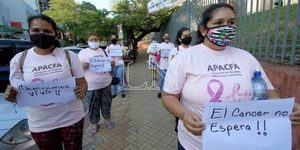 Pacientes con cáncer denuncian que «muchos mueren esperando»