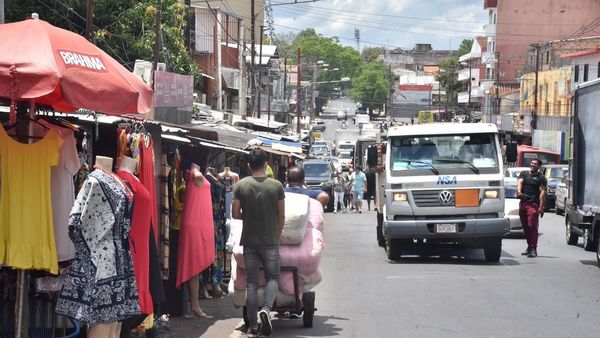 Analizarán cambiar ordenanza para blanquear a informales en Mercado 4