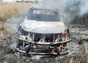 Fue asaltado e incineraron su vehículo - Nacionales - ABC Color