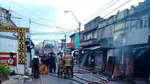Incendio en el mercado 4: bomberos voluntarios lograron controlar el fuego - San Lorenzo Hoy