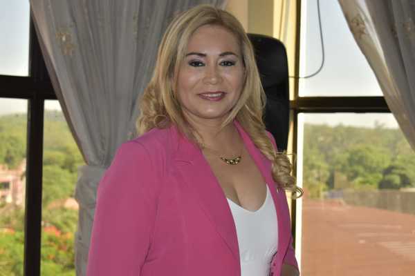 Myriam Fernández llegó tarde a su juramento y posesión de cargo - San Lorenzo Hoy