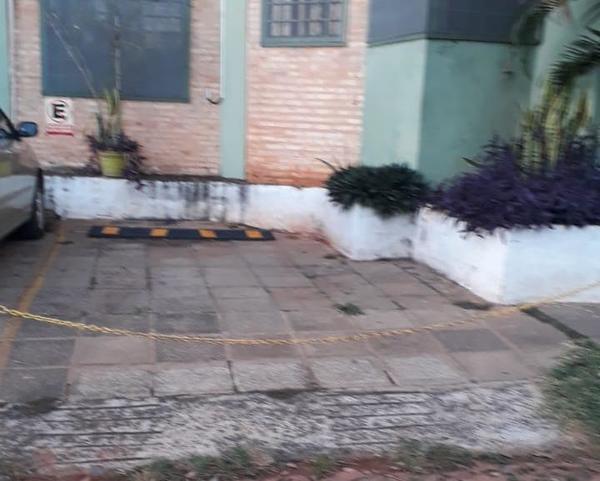 Denuncian a prepotente funcionaria de Fiscalía de “privatizar” vereda - San Lorenzo Hoy