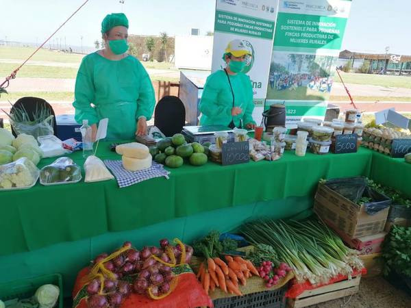 Realizan feria “Consuma lo que Itapúa produce” en Costanera de Encarnación
