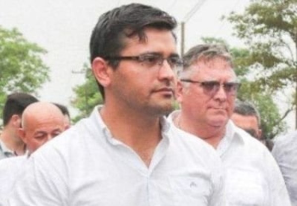 Hijo de Asesor Jurídico de Papú, adjudicado en obra de la Gobernación. - El Observador