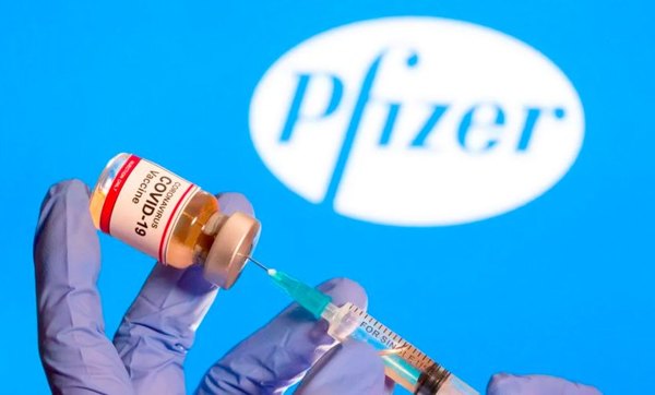 PFIZER ASEGURA QUE LA TERCERA DOSIS DE SU VACUNA OFRECE UNA PROTECCIÓN DEL 95,6% - El Observador