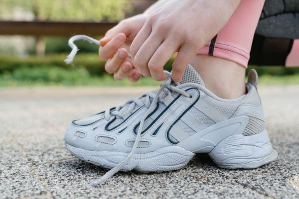 Por qué una caminata matutina ayuda a mejorar la digestión y aumenta la energía