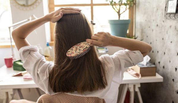 Así son los mejores peines si tenés el cabello fino
