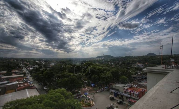 Diario HOY | Anuncian chaparrones y una máxima de 36ºC