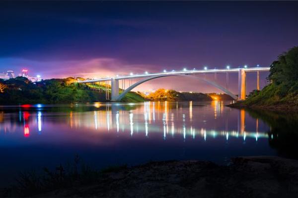 Proyecto de iluminación navideña del Puente de la Amistad será financiado por Itaipú | DIARIO PRIMERA PLANA