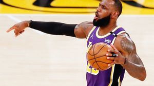 LeBron James sufre su primera suspensión como profesional