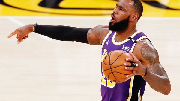 LeBron James sufre su primera suspensión como profesional