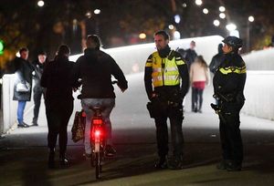 Países Bajos: ¿Protestas contra las restricciones o jóvenes amotinados? - Mundo - ABC Color