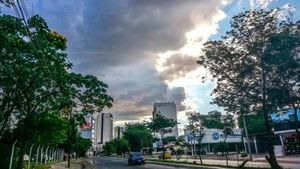 Martes con ambiente caluroso y ocasionales chaparrones