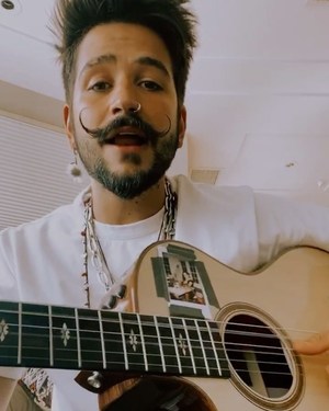 Camilo canta a sus fans de Paraguay