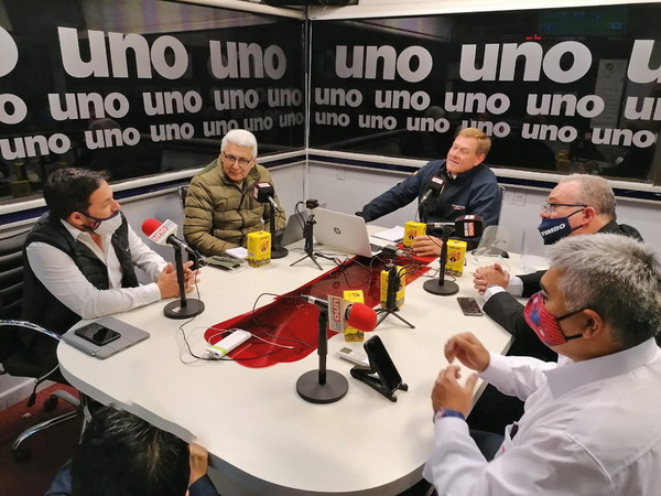 Amigo Camionero y Máquinas & Construcciones cumple un año en Radio UNO 650 AM