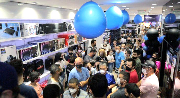 El comercio de CDE revive con un exitoso Black Friday | DIARIO PRIMERA PLANA