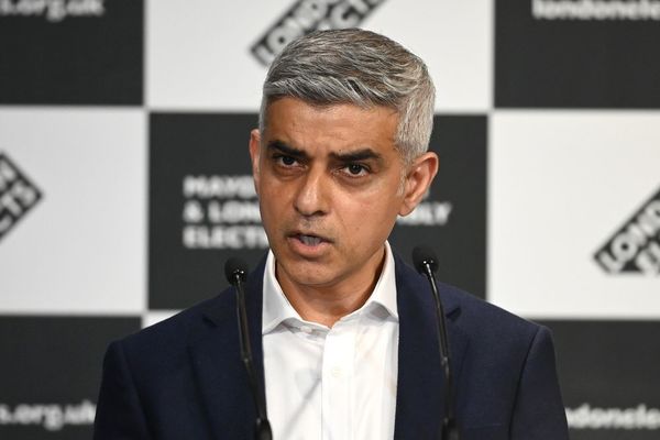 Sadiq Khan “estamos tratando de animar al mayor número posible de londinenses a vacunarse”