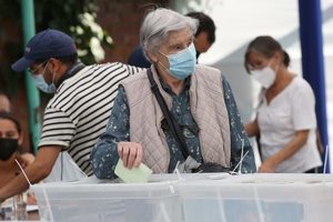 El dólar se desploma frente al peso chileno tras los resultados electorales