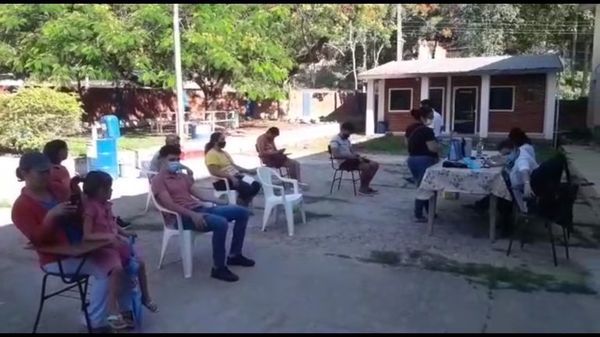 Gran interés de estudiantes para acceder a las vacunas contra el COVID-19 en Fuerte Olimpo - Noticias del Chaco - ABC Color