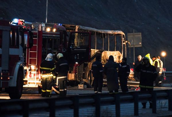 Mueren calcinados en Bulgaria 46 pasajeros de un autobús - Mundo - ABC Color