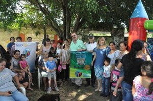Empresario norteamericano agasajó a niños por Reyes Magos