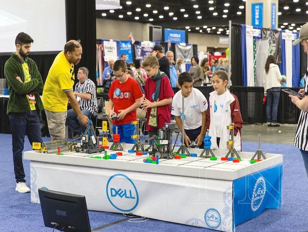 Regresan los chicos que fueron al mundial de robótica