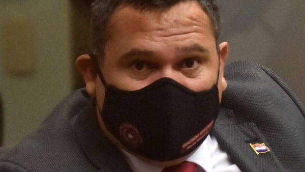 Diputado contesta a EEUU que firma de Cartes se rige por leyes del país