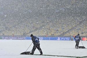 Nieve y pelota naranja: así juegan Dinamo Kiev-Bayern Munich - Fútbol Internacional - ABC Color