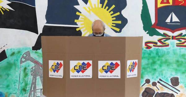 La Nación / Observadores de la UE reportan irregularidades en elecciones de Venezuela