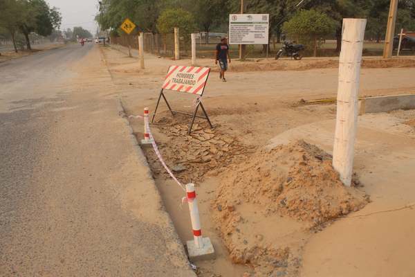 Detectaron falencias en pavimentación de calle Boquerón y pausaron obra