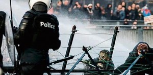 Manifestación en Rotterdam contra restricciones por Covid-19 termina en disturbios - San Lorenzo Hoy