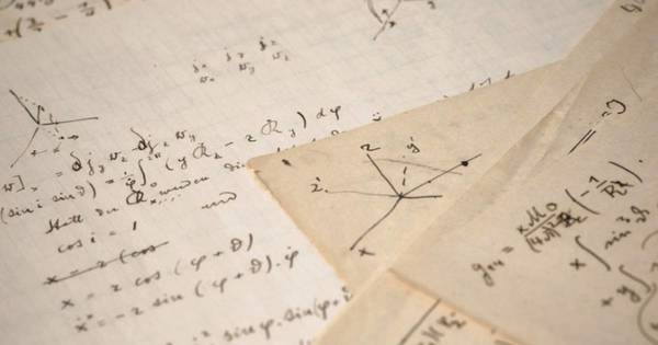 La Nación / Manuscrito de Einstein vendido a precio récord de 11,6 millones de euros