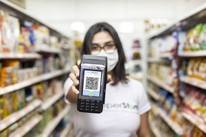 Crónica / Comerciantes y usuarios están re chochos con la facilidad de transacciones QR