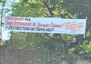 Crónica / Pintores de pasacalles hacen su "agosto" con las “tóxicas”