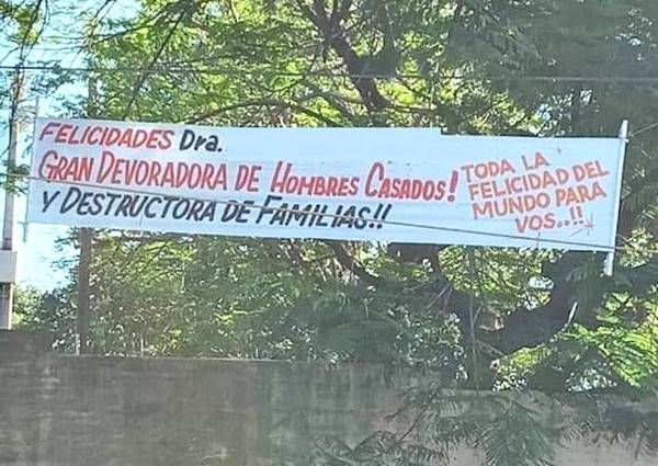 Crónica / Pintores de pasacalles hacen su "agosto" con las “tóxicas”