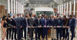 La Nación / Ford inaugura planta en Uruguay, donde producirá 50.000 vehículos al año
