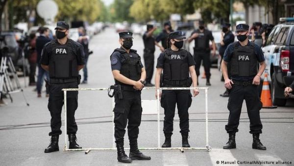 Repudio en Argentina por ataque con bombas molotov contra sede del diario Clarín