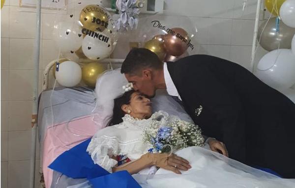 Una historia de mucho amor: paciente con cáncer cumplió el deseo de casarse
