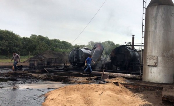 Incendio de planta de asfalto causa gran susto en San Alberto