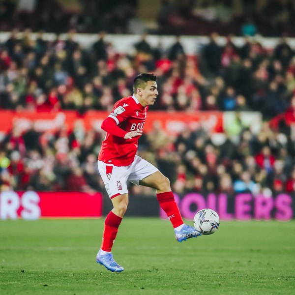 Así fue el debut de Braian Ojeda en el Nottingham Forest