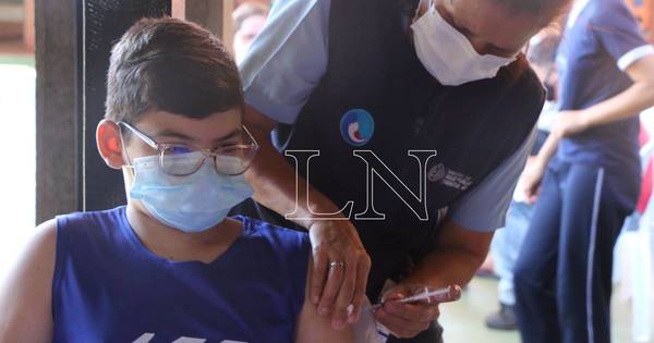 La Nación / Unos 240 mil ya se vacunaron