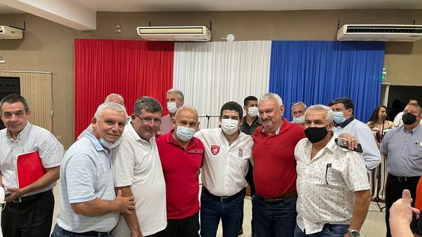 Hugo Velázquez recibe el apoyo de militares retirados