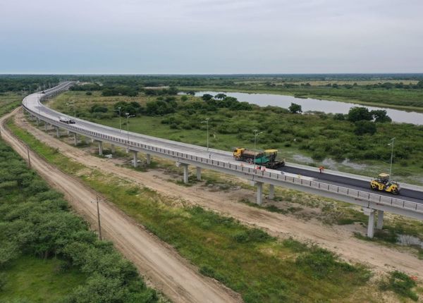 Inició extendido asfáltico del puente sobre el Tebicuary para ruta Alberdi-Pilar - .::Agencia IP::.