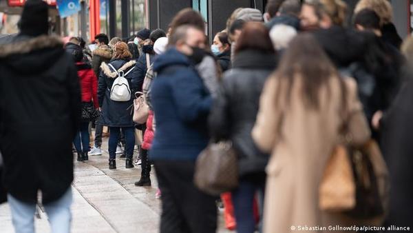 Tras nuevo récord de contagios por Covid-19 en Alemania, vuelven restricciones