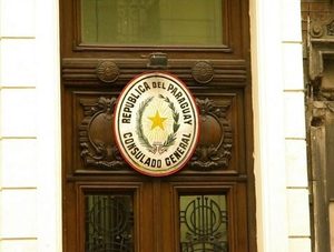 Rechazan ley para otorgar más cupos políticos en consulados y embajadas · Radio Monumental 1080 AM