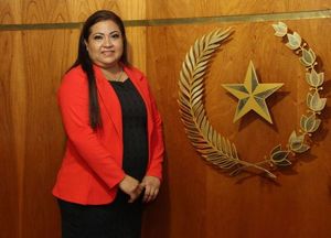 Renombrada Médica juró como Abogada