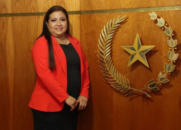 Renombrada Médica juró como Abogada