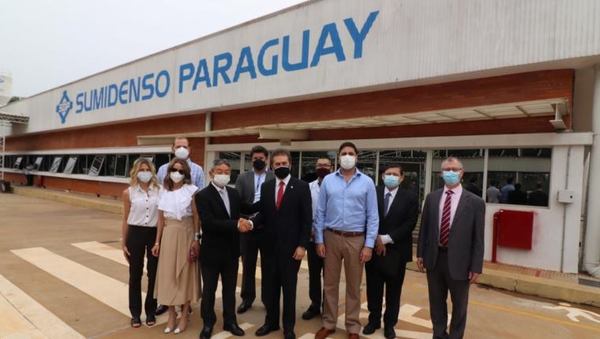 Autoridades del MIC visitaron planta industrial de autopartes que opera bajo el régimen de maquila