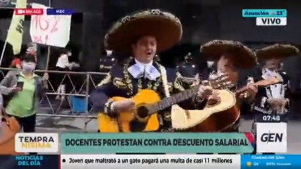 Con una serenata, docentes protestan contra el "descuentazo" - ADN Digital